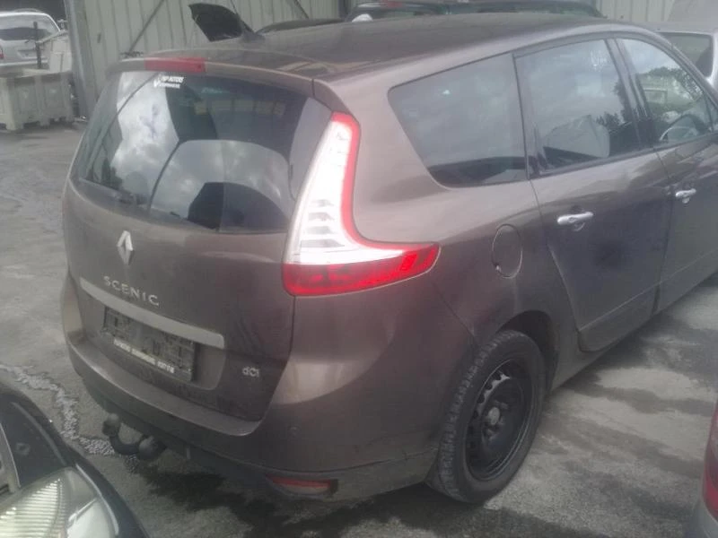 Renault Scenic 1.5 DCi, снимка 6 - Автомобили и джипове - 32904148