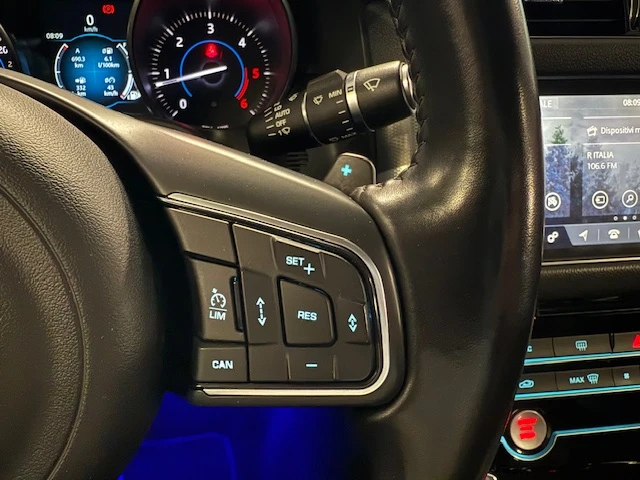 Jaguar Xf 2.0D 163КС, снимка 13 - Автомобили и джипове - 55345943