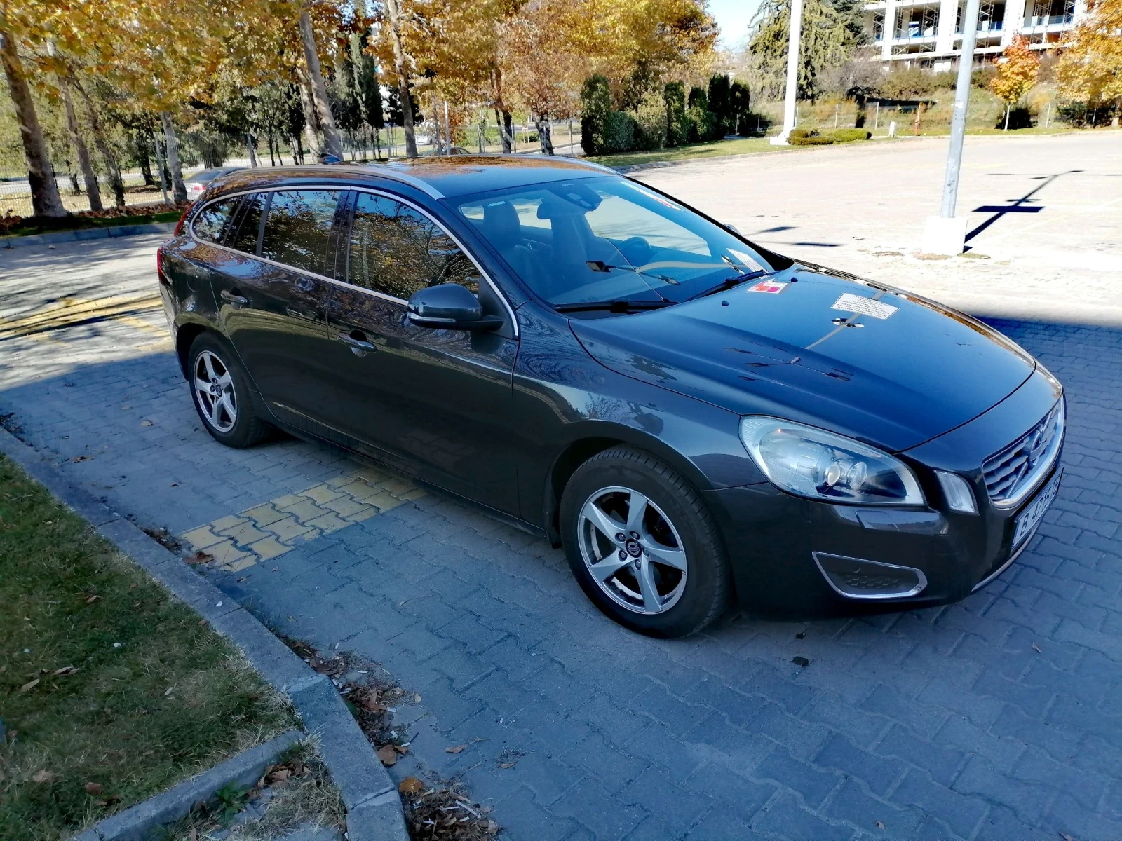 Volvo V60 1.6 D2  Първи собственик - изображение 2