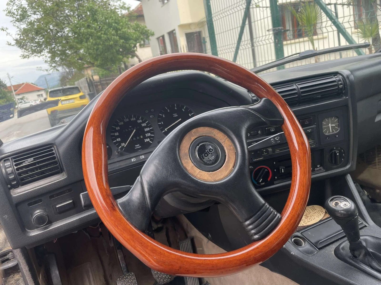 BMW 320  - изображение 6