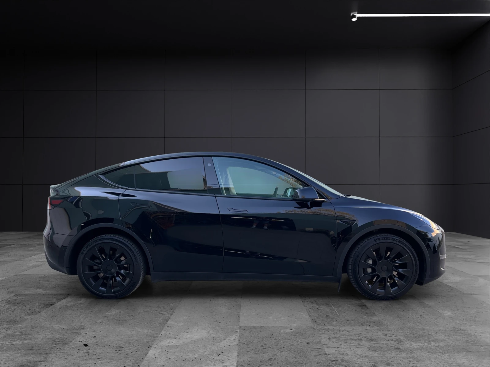 Tesla Model Y Long Range AWD  - изображение 7