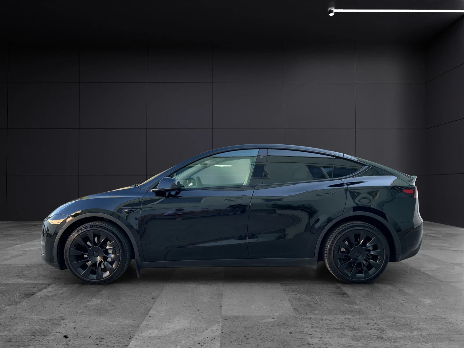 Tesla Model Y Long Range AWD  - изображение 8