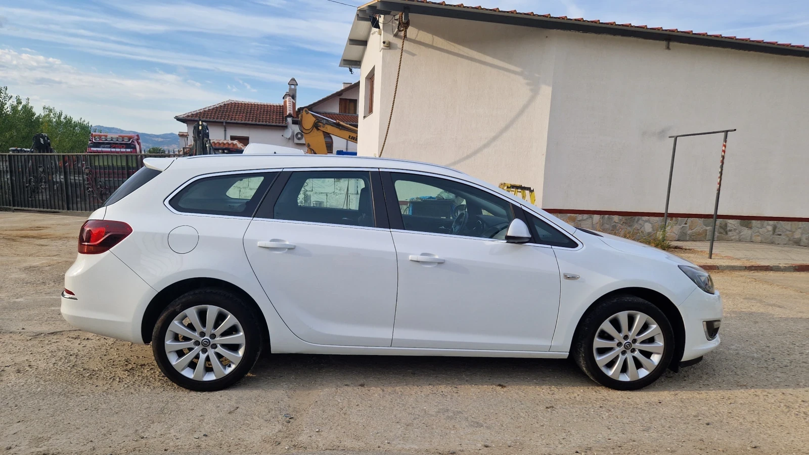 Opel Astra Sports Tourer  - изображение 3