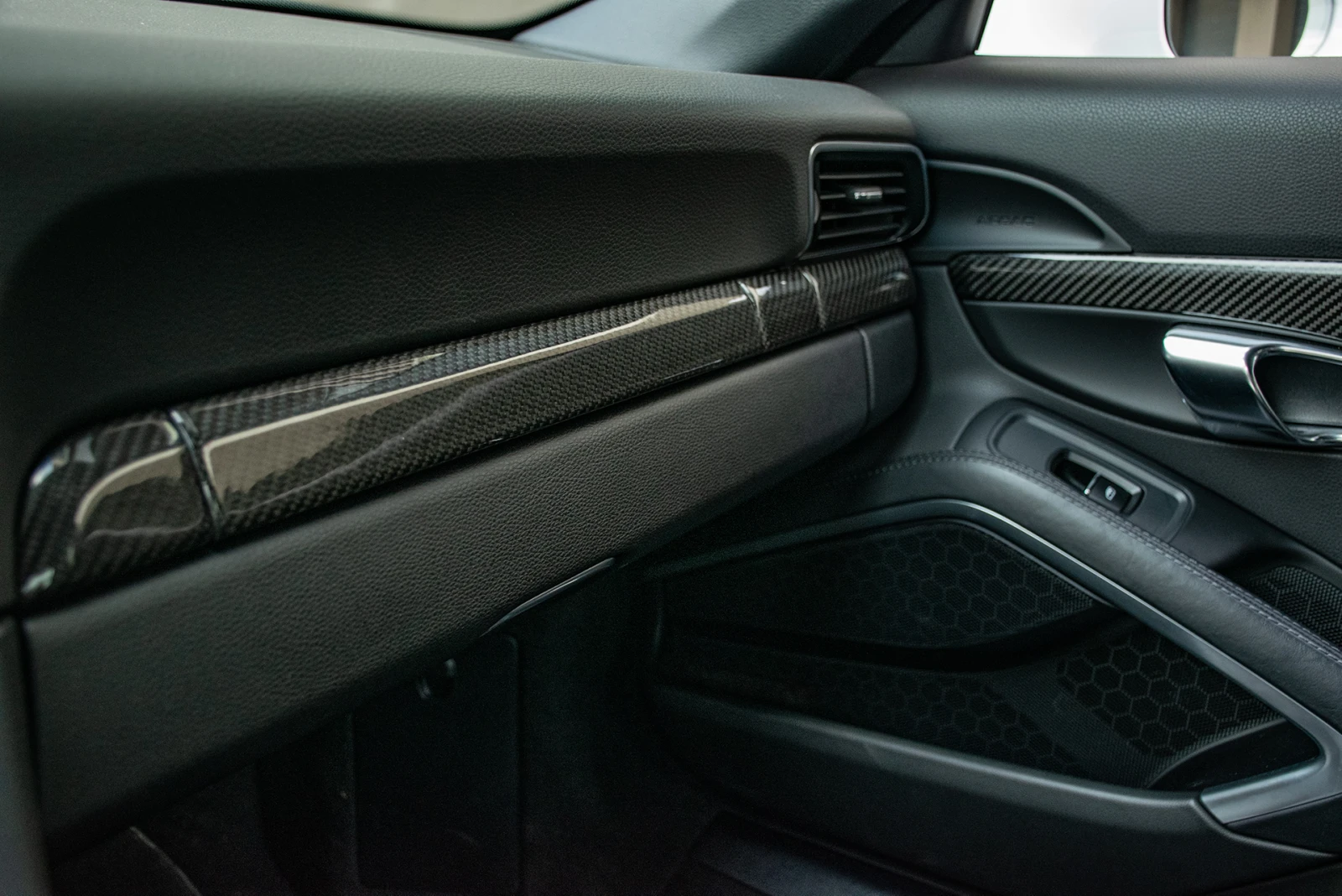 Porsche 911 991.1 GTS |   (11.2025) | Mobile.bg   11