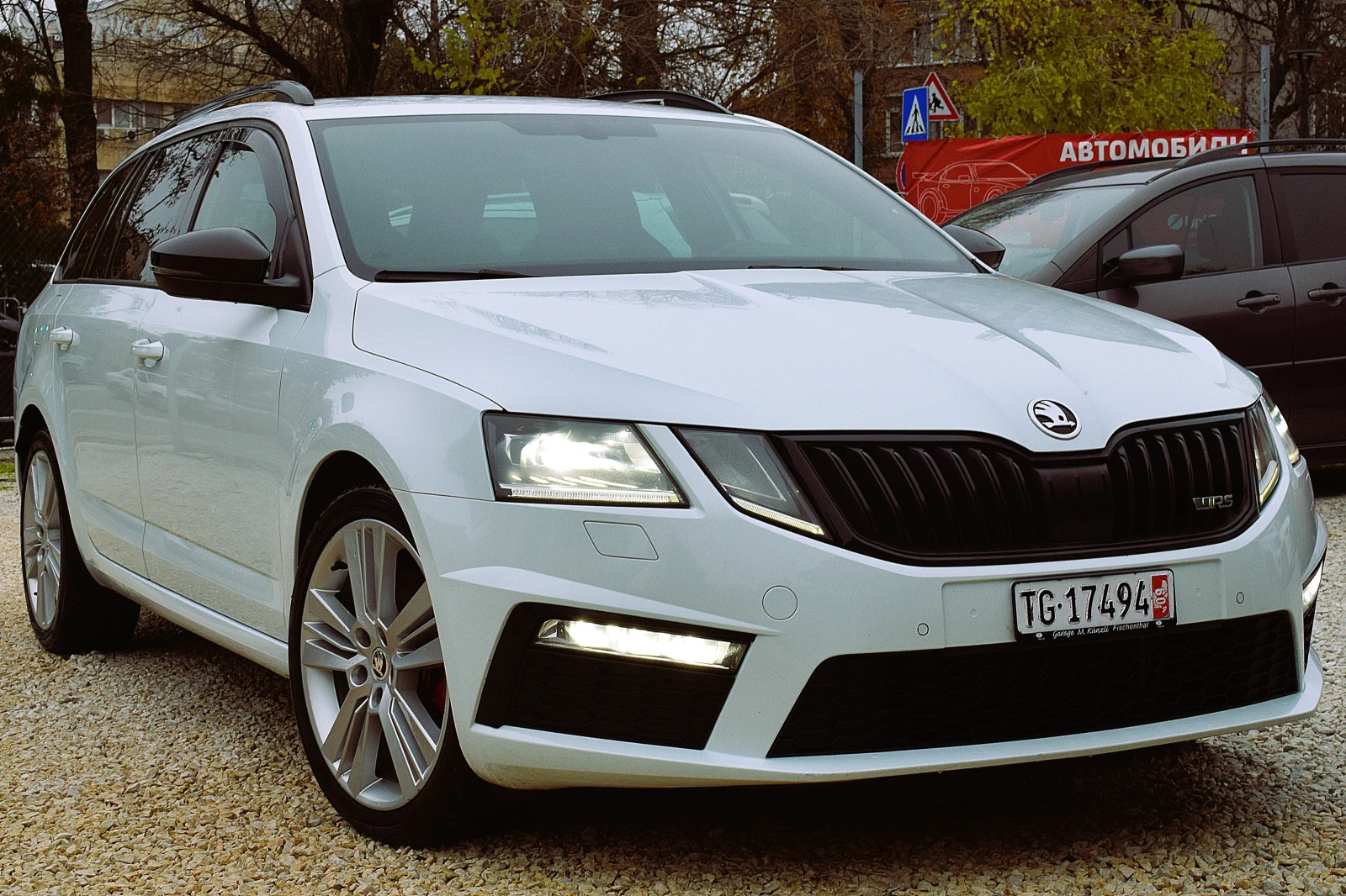 Skoda Octavia 2.0ШВЕЙЦАРИЯ-VRS/ДИСТРОНИК/КОЖА/НАВИ/АМБИЕНТНО ОСВ - изображение 3