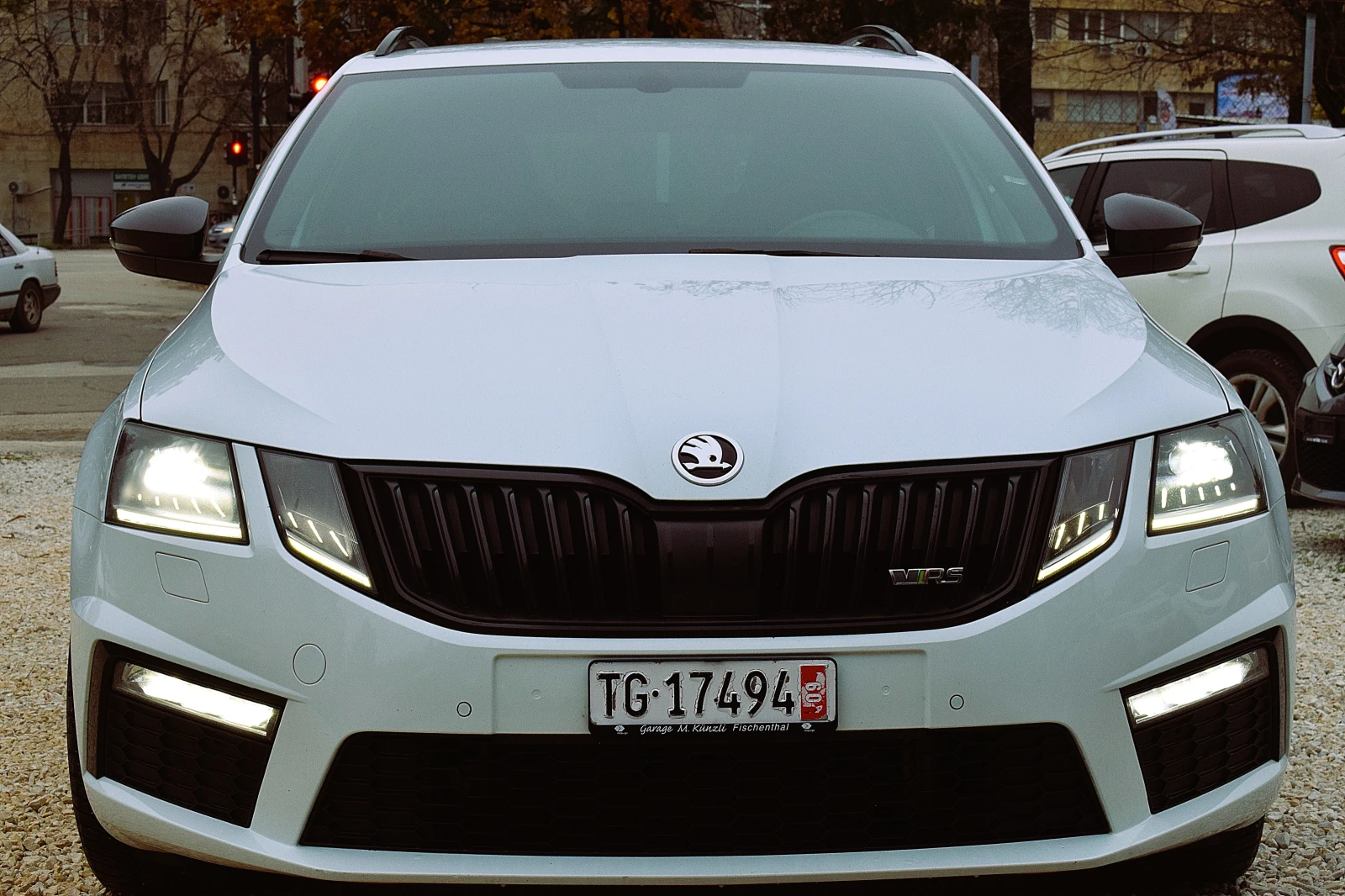 Skoda Octavia 2.0ШВЕЙЦАРИЯ-VRS/ДИСТРОНИК/КОЖА/НАВИ/АМБИЕНТНО ОСВ - изображение 2