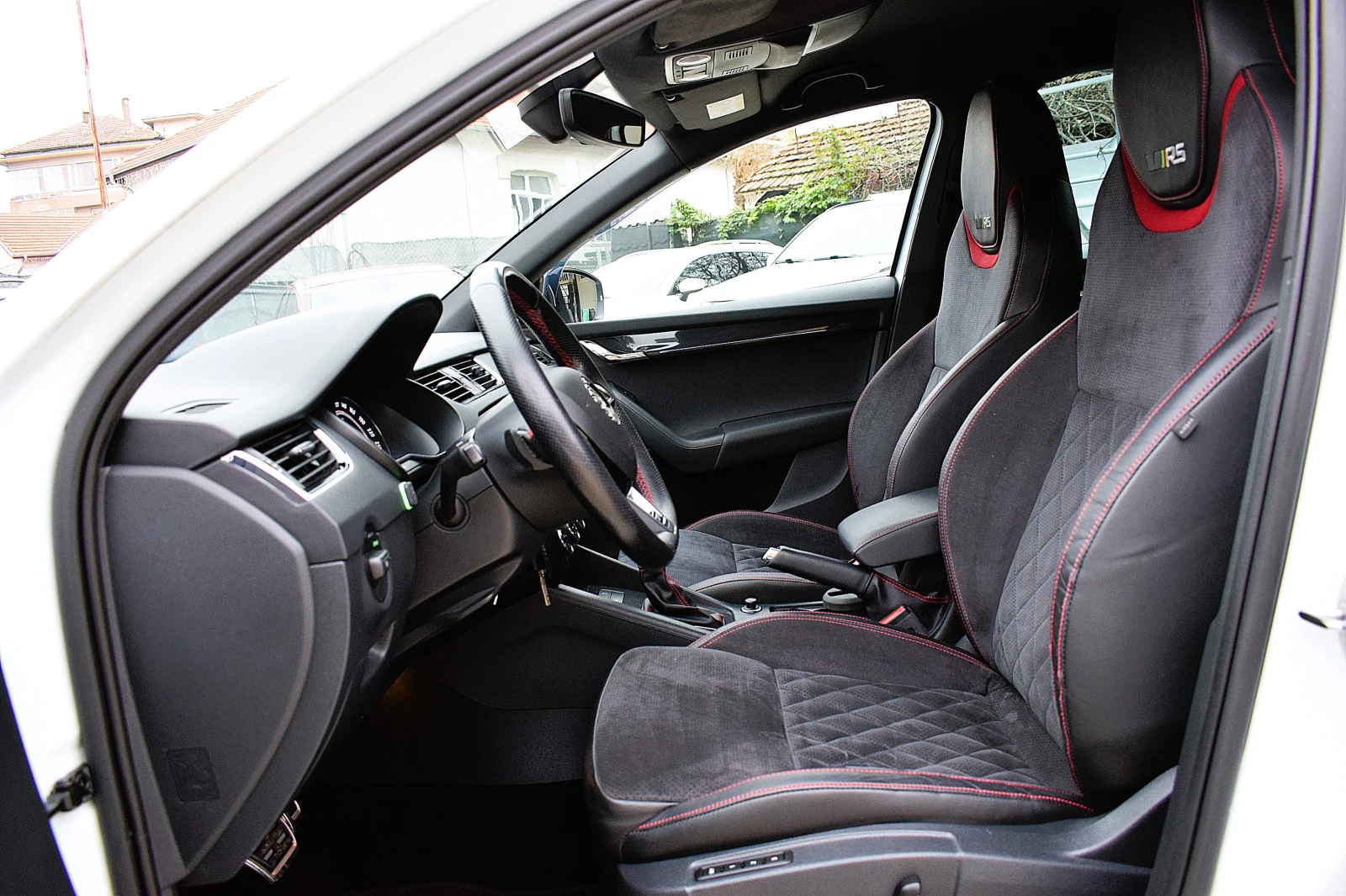 Skoda Octavia 2.0ШВЕЙЦАРИЯ-VRS/ДИСТРОНИК/КОЖА/НАВИ/АМБИЕНТНО ОСВ - изображение 6