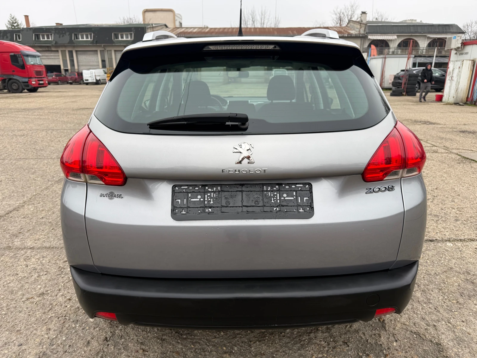 Peugeot 208 1.2 80 kc - изображение 8