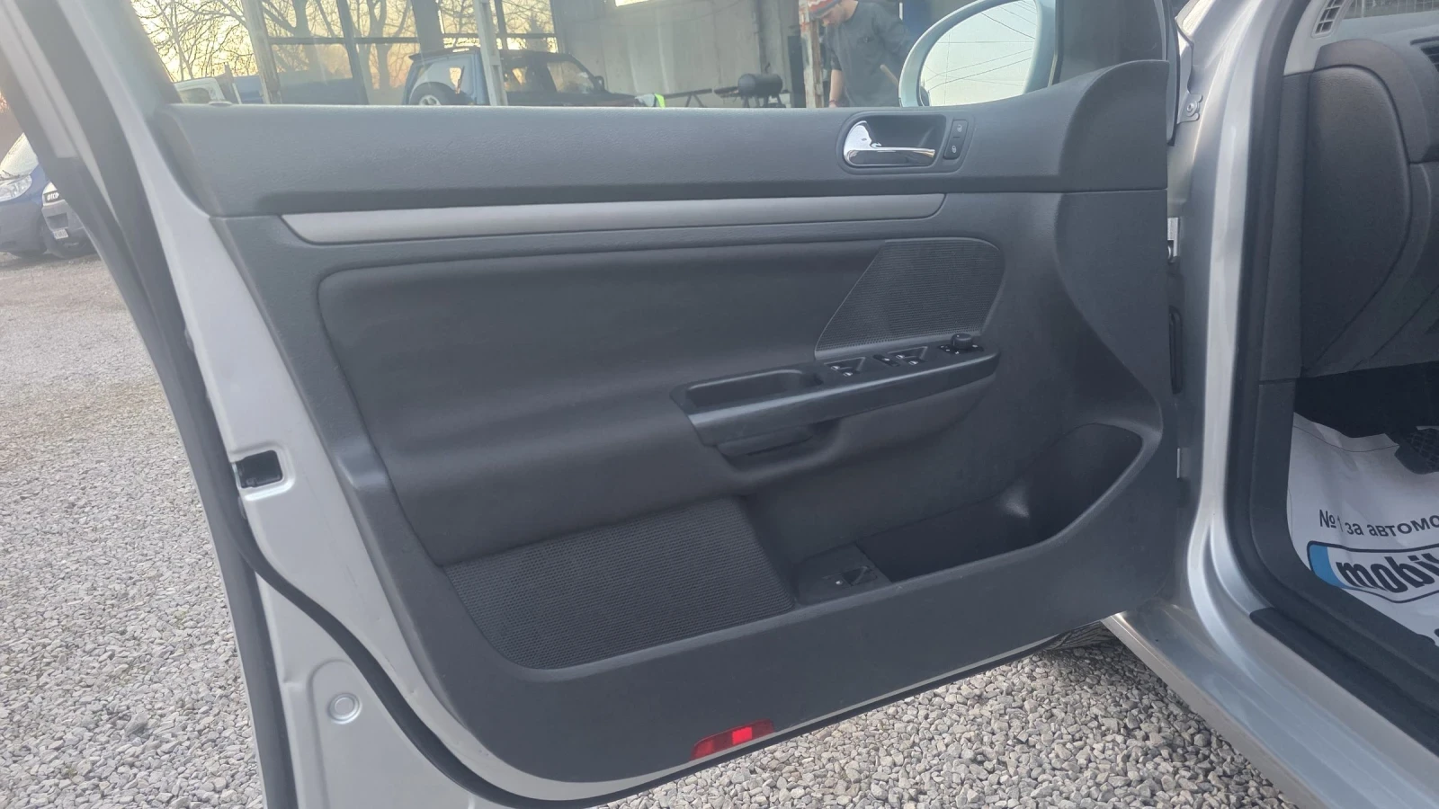 VW Golf 1.6i 102k.s., снимка 9 - Автомобили и джипове - 53771197