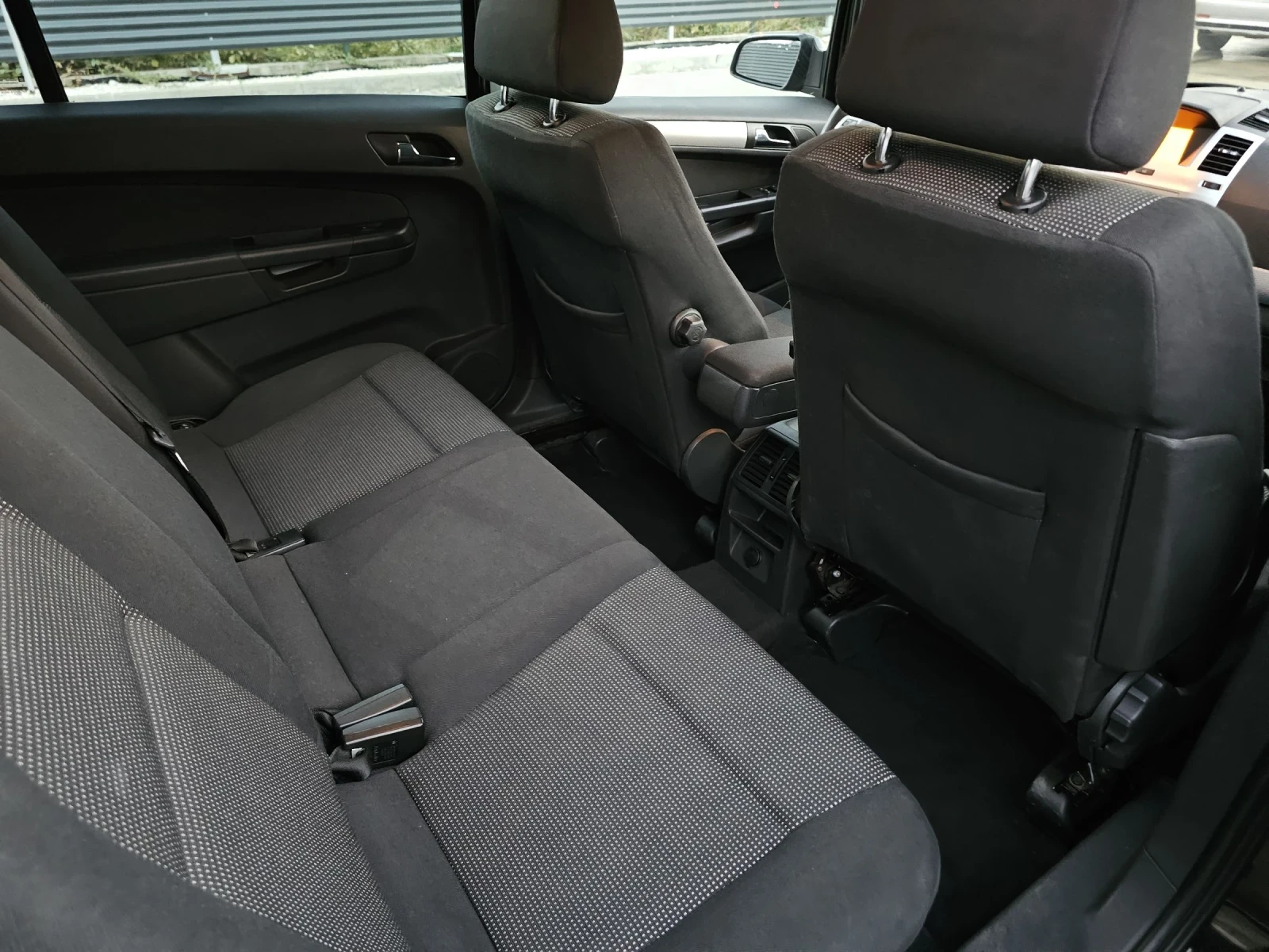 Opel Zafira 1.9 CDTI реални км., сер. история, обслужена, снимка 13 - Автомобили и джипове - 53828536