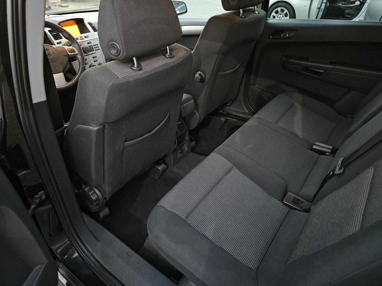 Opel Zafira 1.9 CDTI реални км., сер. история, обслужена, снимка 12 - Автомобили и джипове - 53828536