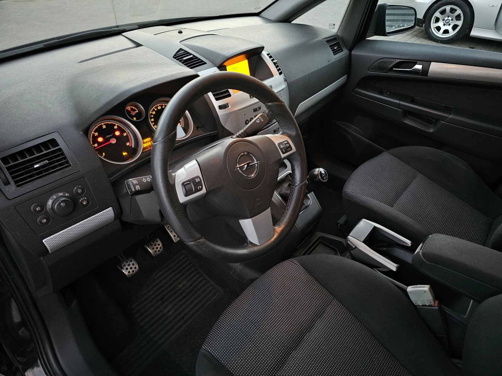 Opel Zafira 1.9 CDTI реални км., сер. история, обслужена, снимка 9 - Автомобили и джипове - 53828536