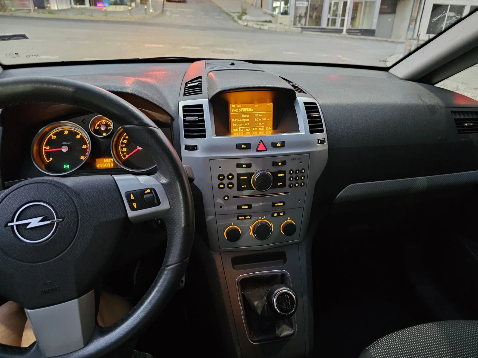 Opel Zafira 1.9 CDTI реални км., сер. история, обслужена, снимка 11 - Автомобили и джипове - 53828536