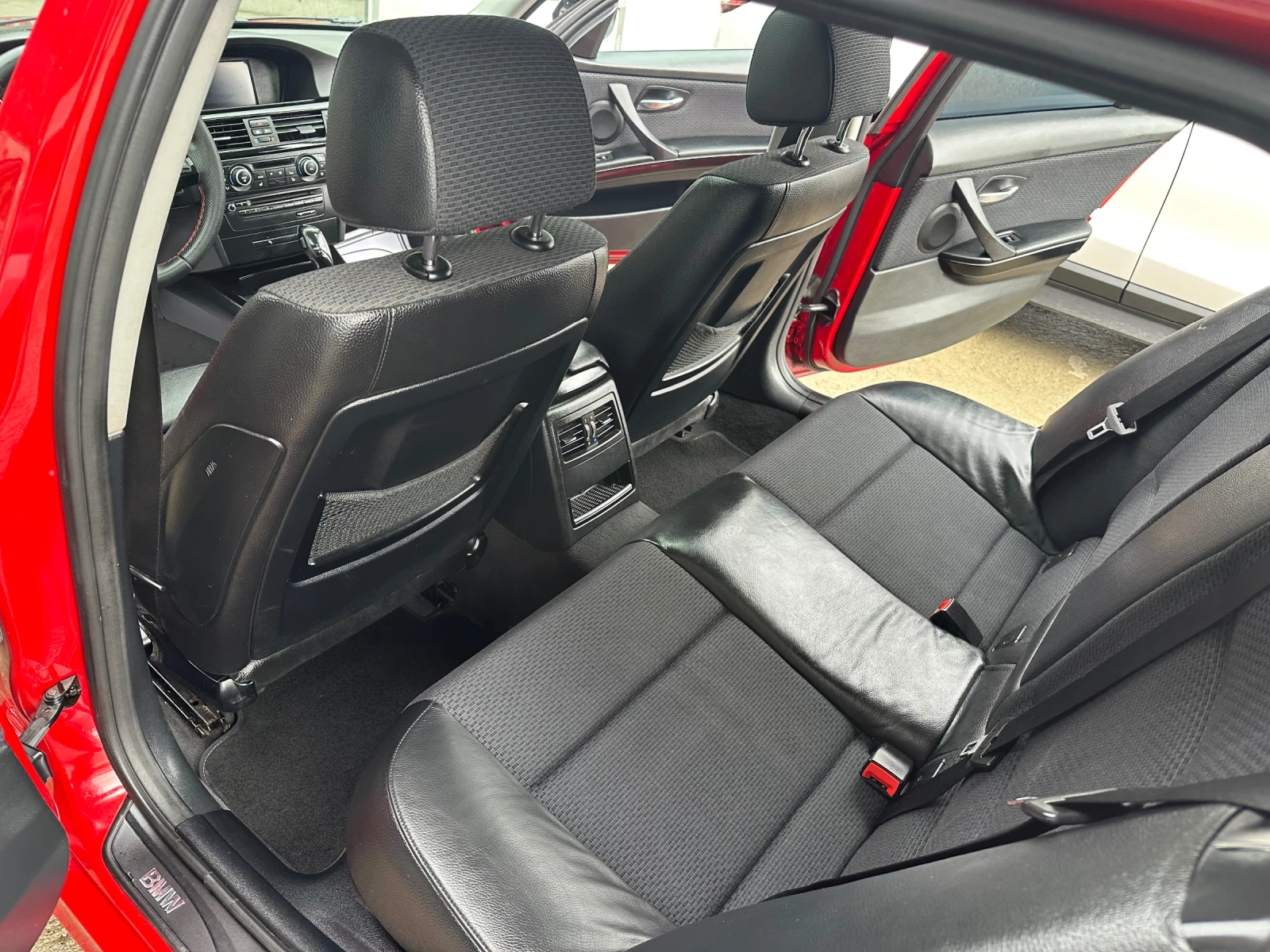 BMW 320 Автомат Панорама Подгрев  Блутут Печка , снимка 10 - Автомобили и джипове - 54032231