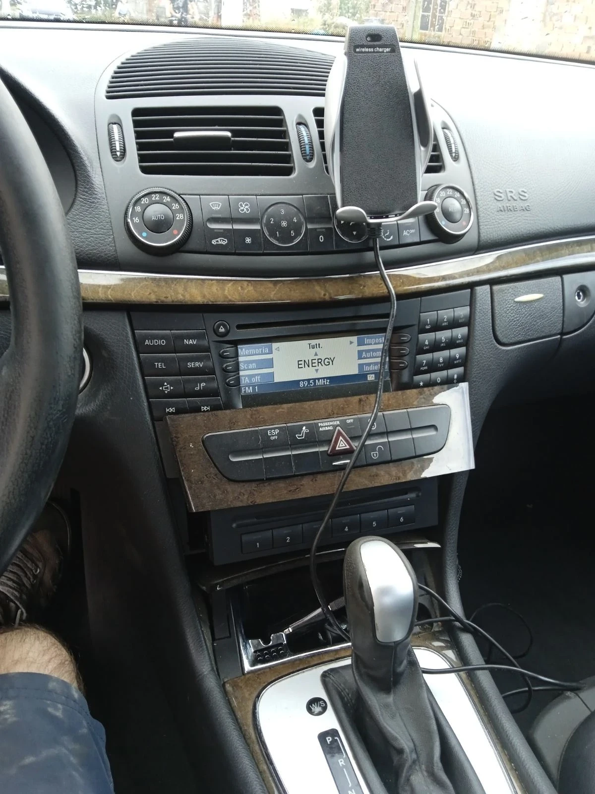 Mercedes-Benz E 220, снимка 5 - Автомобили и джипове - 54033352