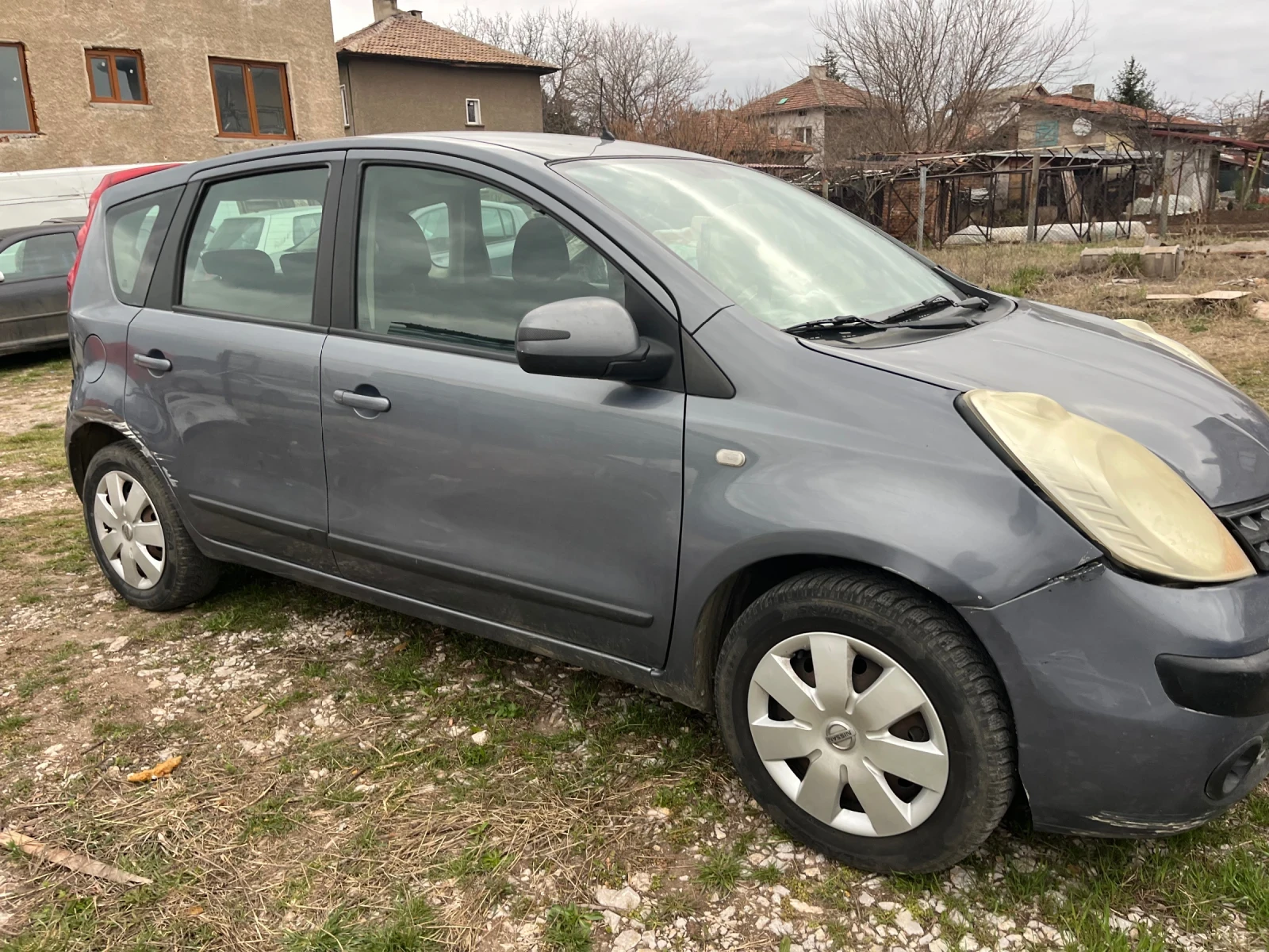 Nissan Note 1.4, снимка 3 - Автомобили и джипове - 54201100