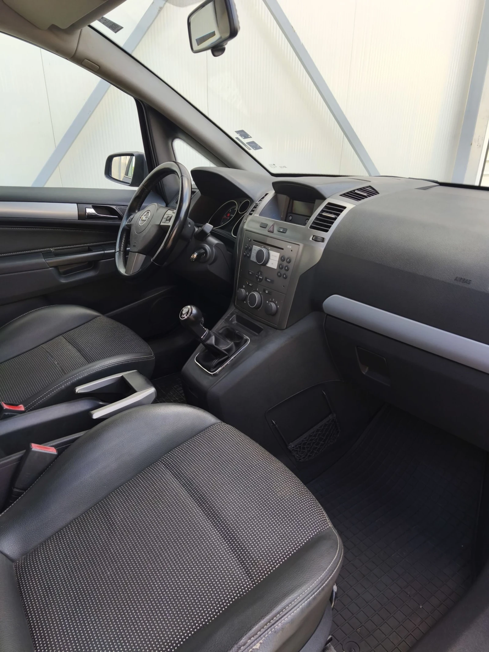 Opel Zafira 1.9CDTI , снимка 8 - Автомобили и джипове - 55600829