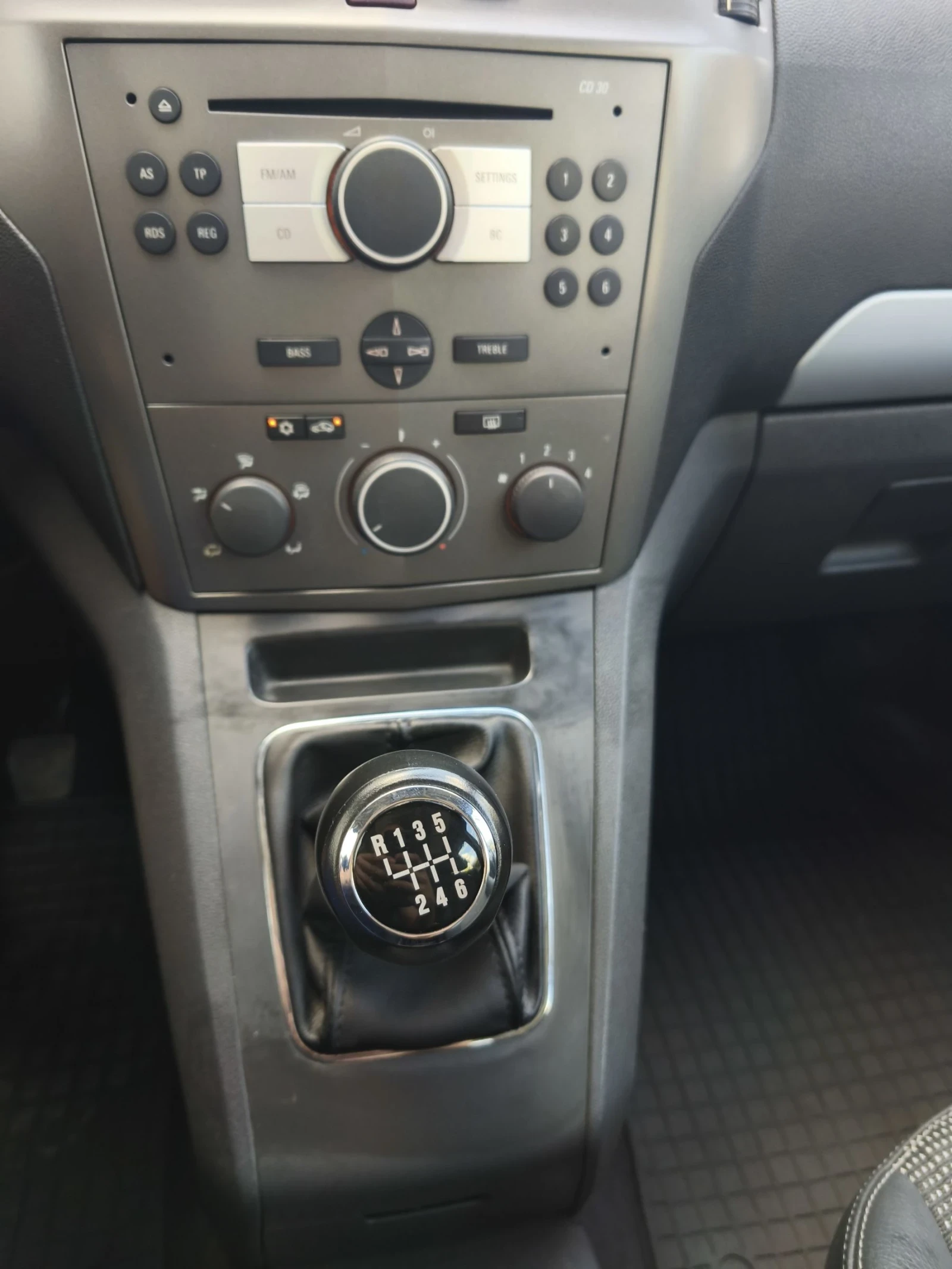 Opel Zafira 1.9CDTI , снимка 12 - Автомобили и джипове - 55600829