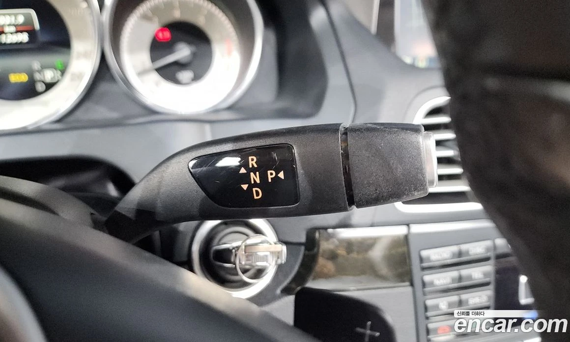 Mercedes-Benz E 200 Cabriolet, снимка 9 - Автомобили и джипове - 55794788