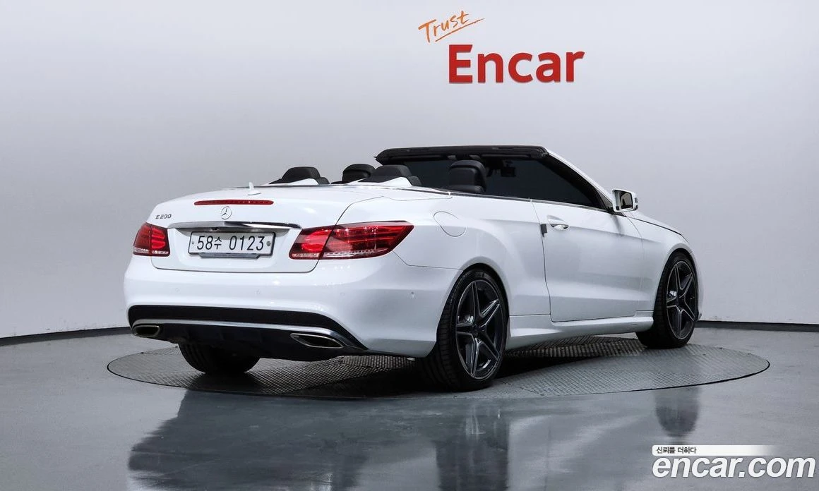Mercedes-Benz E 200 Cabriolet, снимка 2 - Автомобили и джипове - 55794788