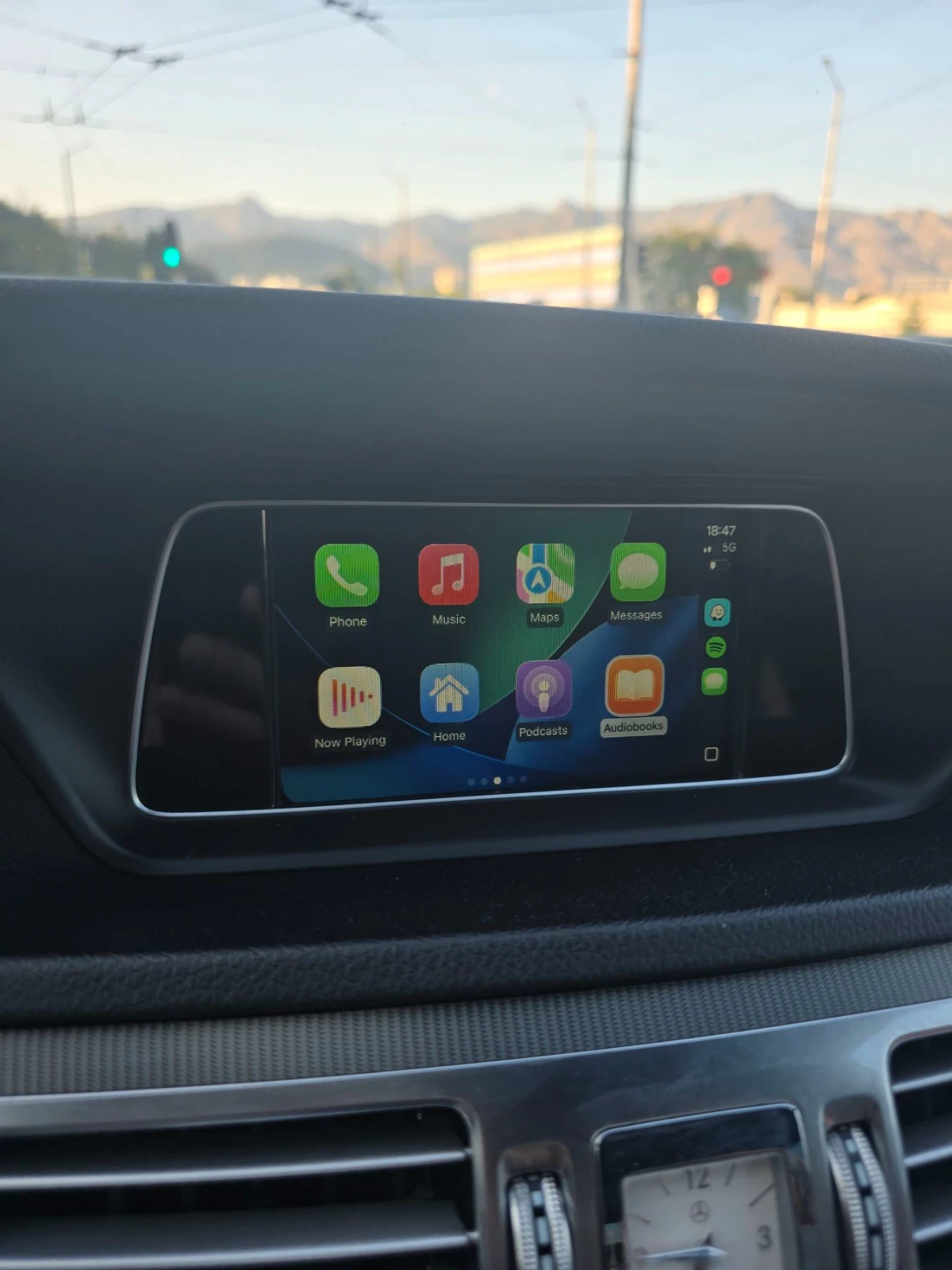 Mercedes-Benz E 220 MULTIBEAM LED HARMAN CARPLAY, снимка 14 - Автомобили и джипове - 55970447