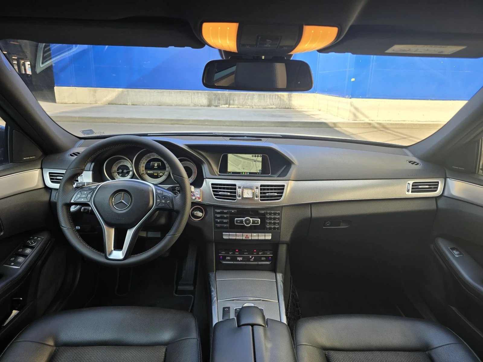 Mercedes-Benz E 220 MULTIBEAM LED HARMAN CARPLAY, снимка 10 - Автомобили и джипове - 55970447