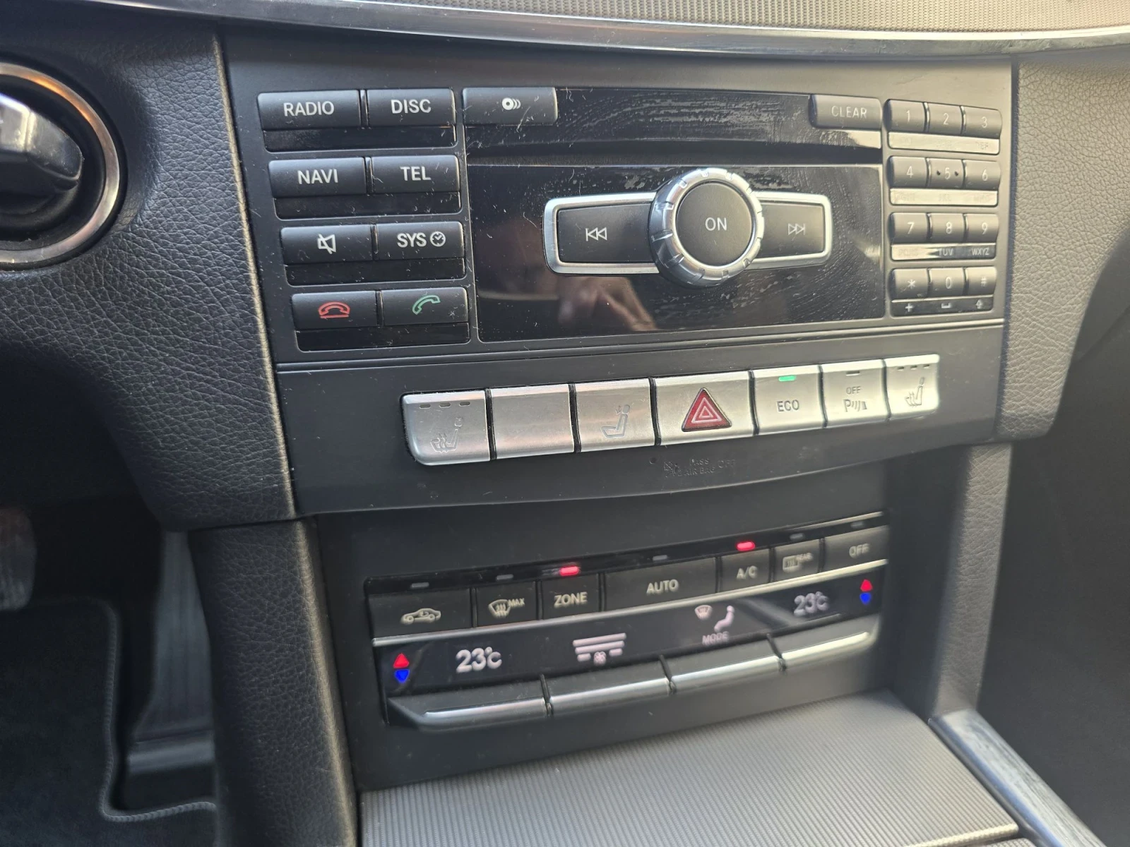 Mercedes-Benz E 220 MULTIBEAM LED HARMAN CARPLAY, снимка 17 - Автомобили и джипове - 55970447