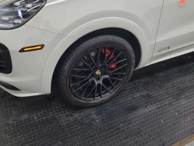 Porsche Cayenne Coupe * GTS * CARFAX * , снимка 16