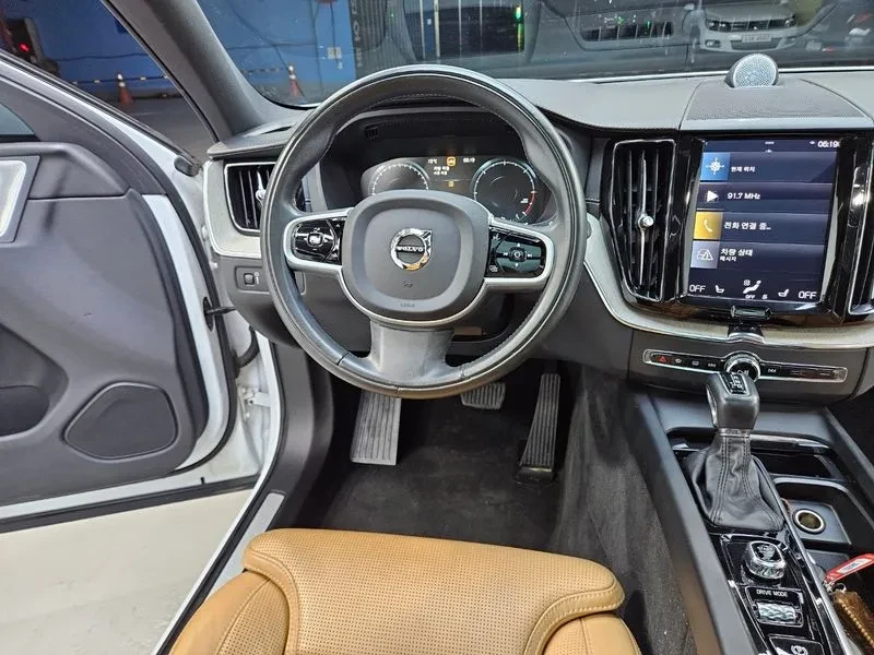 Volvo XC60 2Nd Generation D5 Inscription, снимка 13 - Автомобили и джипове - 55012301
