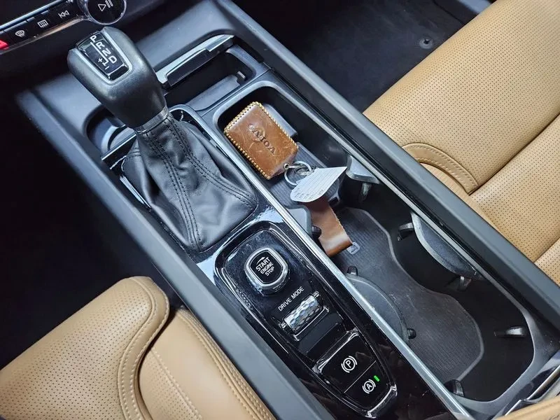Volvo XC60 2Nd Generation D5 Inscription, снимка 9 - Автомобили и джипове - 55012301