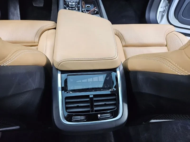 Volvo XC60 2Nd Generation D5 Inscription, снимка 12 - Автомобили и джипове - 55012301