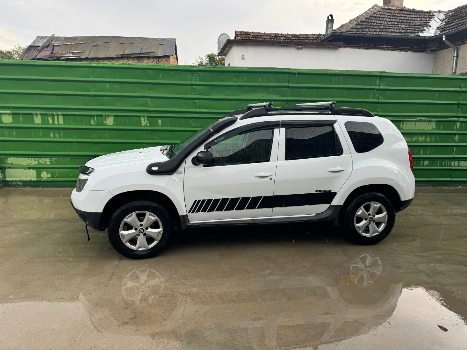 Dacia Duster 1.6i  4X4 АГУ - изображение 2