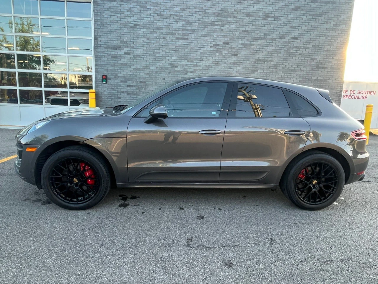 Porsche Macan Turbo* CARFAX* АВТОФИНАНСИРАНЕ*  - изображение 4