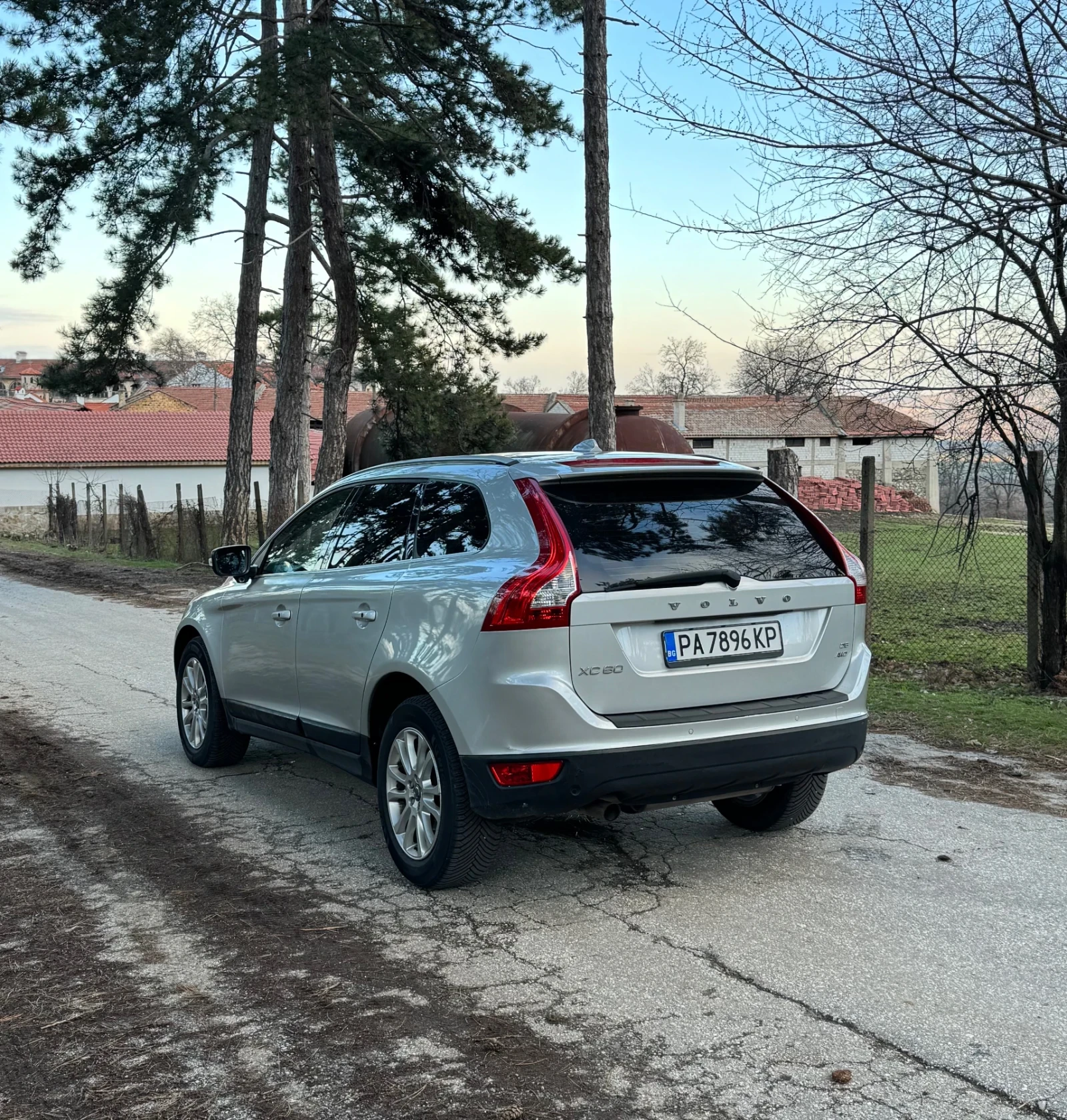 Volvo XC60 2.4 D5 185 к.с. AWD/Keyless - изображение 6
