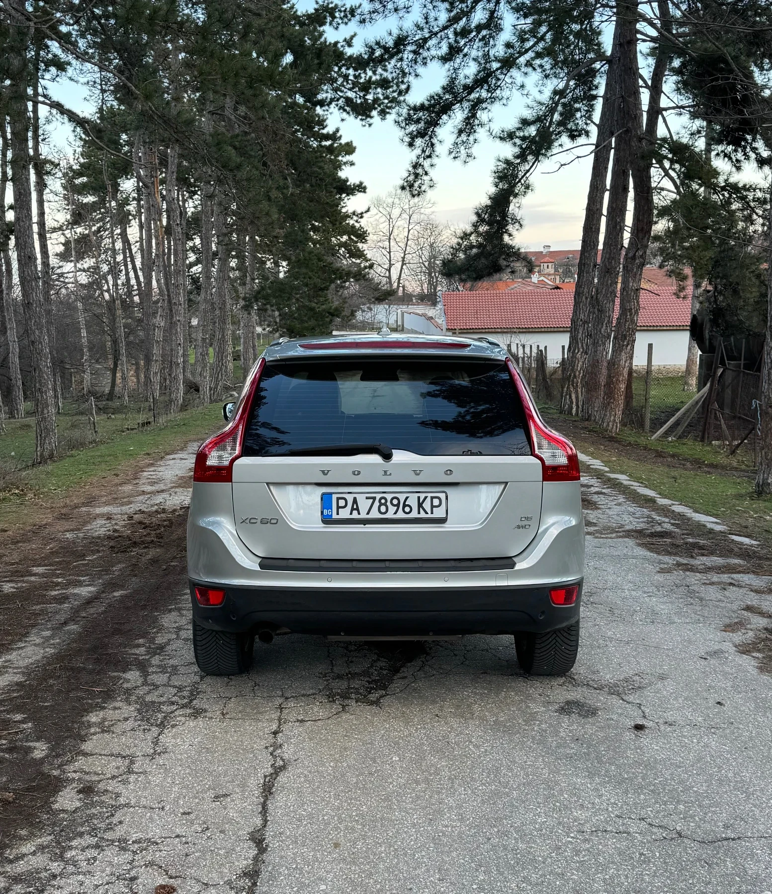 Volvo XC60 2.4 D5 185 к.с. AWD/Keyless - изображение 8
