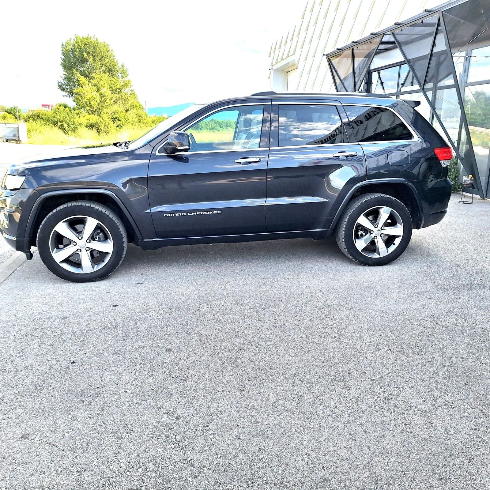 Jeep Grand cherokee 3.0 OVERLAND ТОП СЪСТОЯНИЕ, снимка 3 - Автомобили и джипове - 55399776