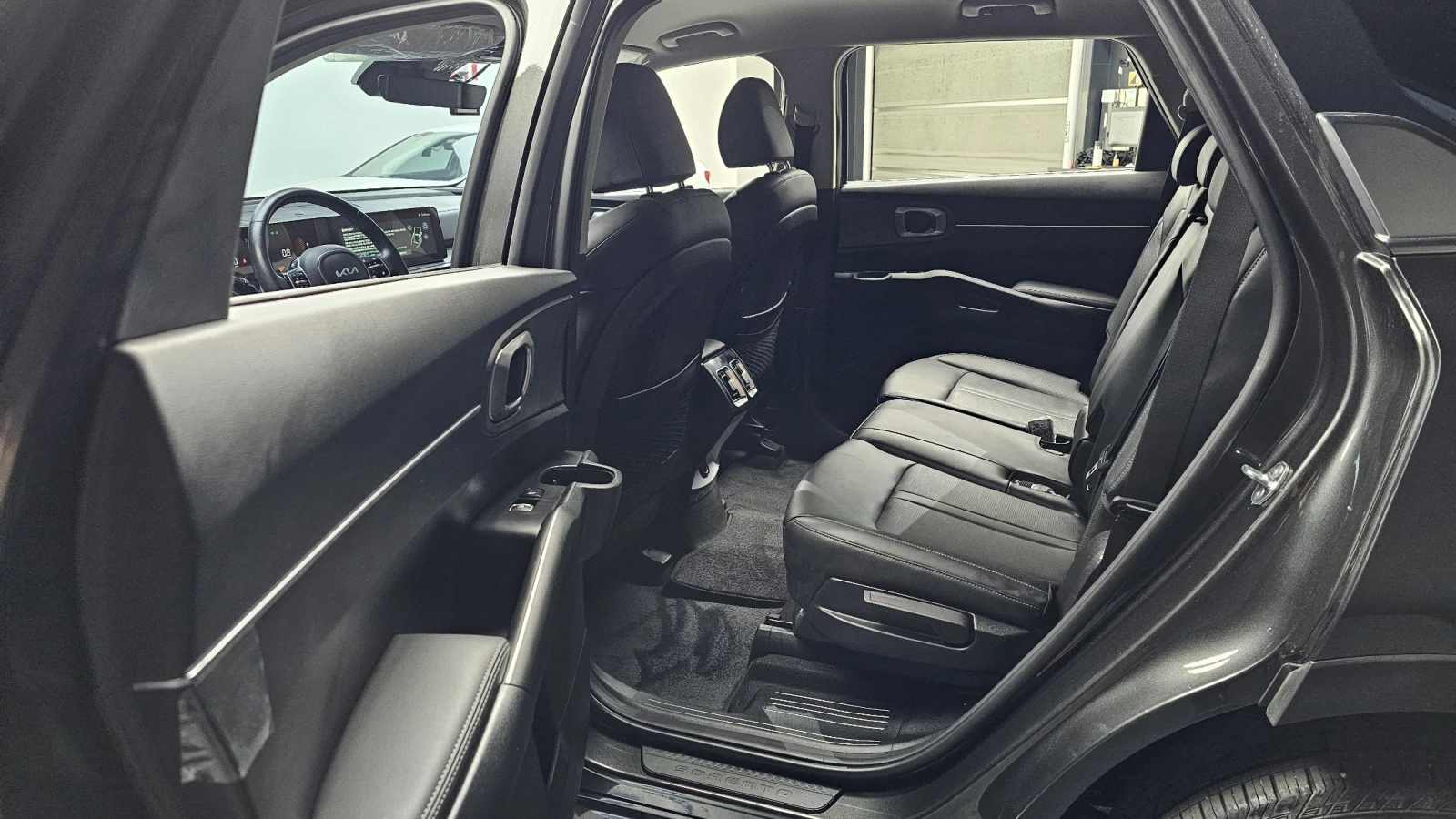 Kia Sorento 2024* PRESTIGE* DIS* ОБДУХ* НОВ* КРАЙНА ЦЕНА, снимка 15 - Автомобили и джипове - 55596548
