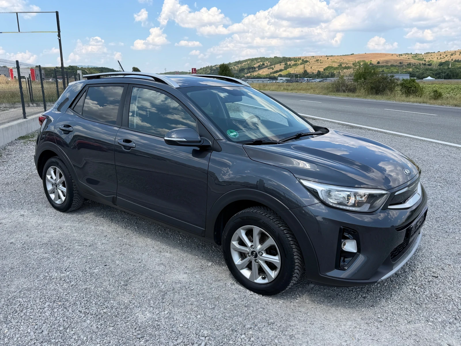 Kia Stonic 1.2i LED NAVI CAMERA CARPLAY EURO 6 TUV, снимка 4 - Автомобили и джипове - 55625992