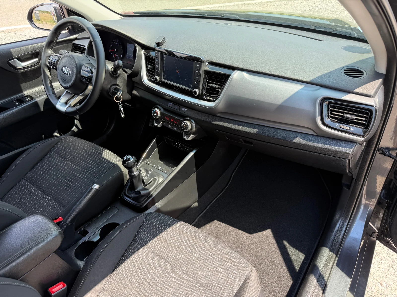 Kia Stonic 1.2i LED NAVI CAMERA CARPLAY EURO 6 TUV, снимка 14 - Автомобили и джипове - 55625992