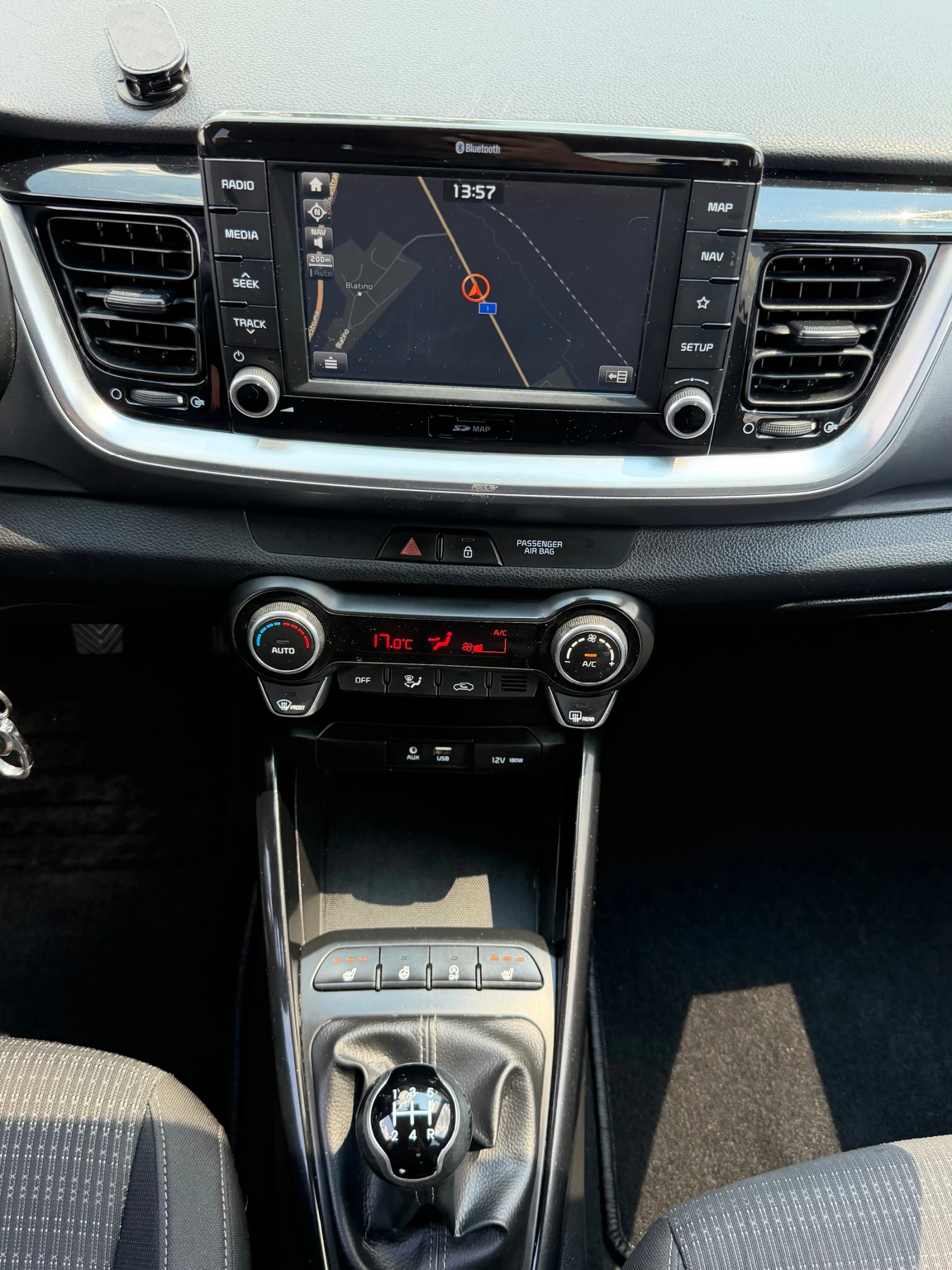 Kia Stonic 1.2i LED NAVI CAMERA CARPLAY EURO 6 TUV, снимка 12 - Автомобили и джипове - 55625992