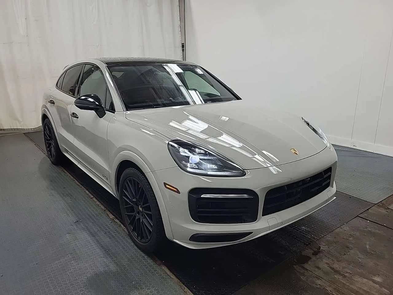 Porsche Cayenne Coupe * GTS * CARFAX * , снимка 4 - Автомобили и джипове - 55650646