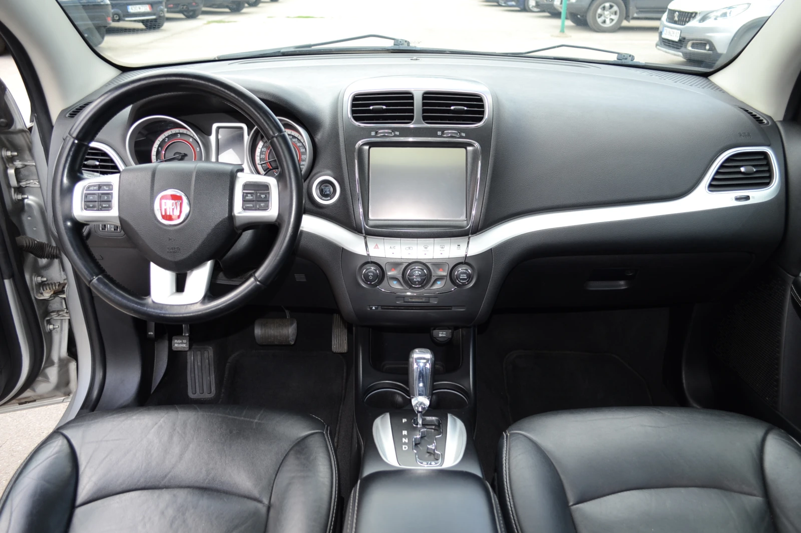 Fiat Freemont 2.0 DISEL 4x4 7 местен, снимка 11 - Автомобили и джипове - 56194759