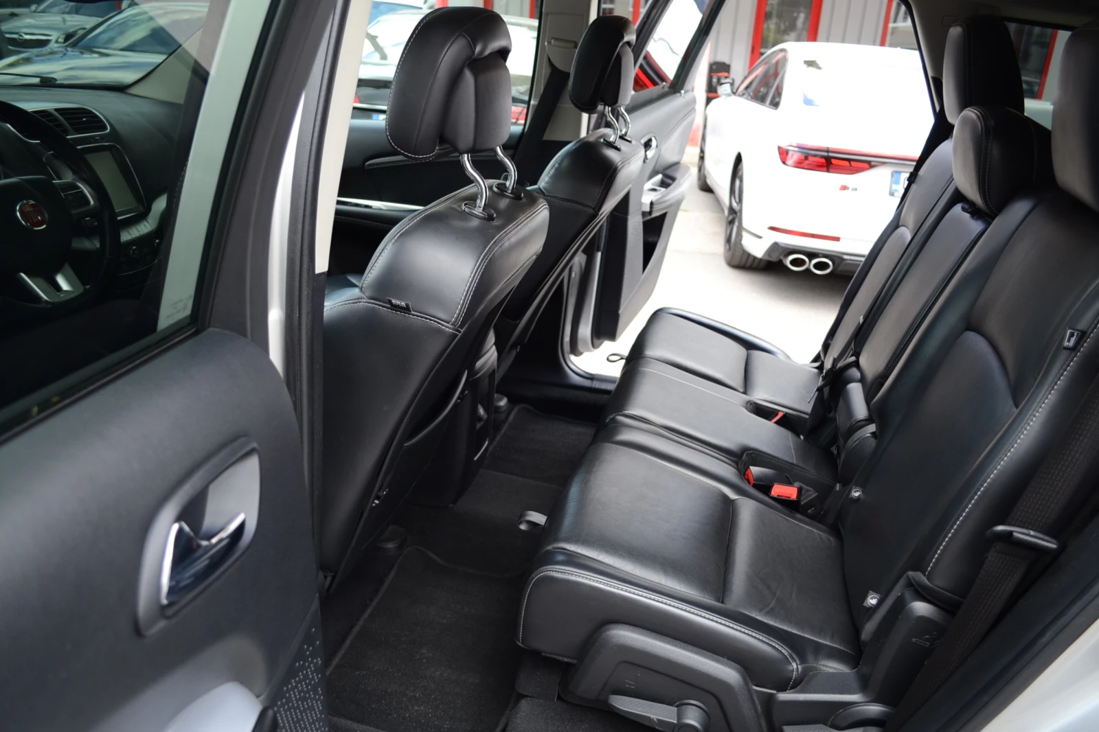 Fiat Freemont 2.0 DISEL 4x4 7 местен, снимка 13 - Автомобили и джипове - 56194759