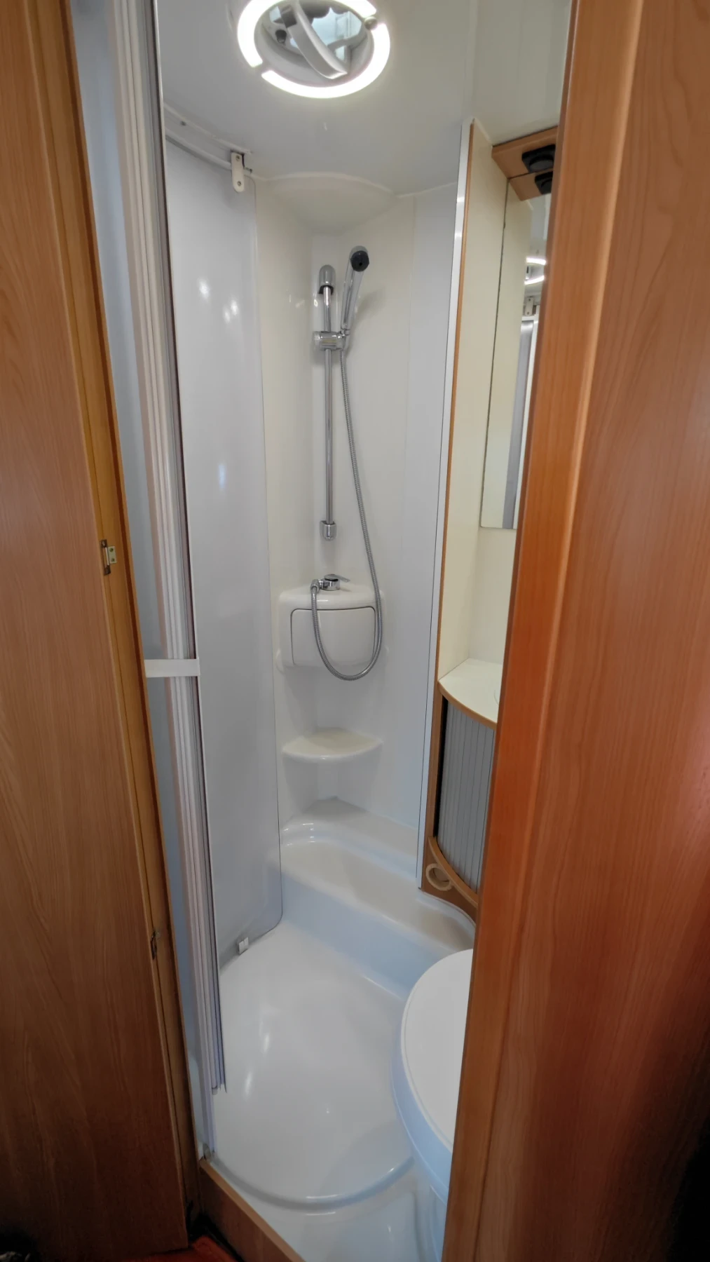 Кемпер Adria Sun living , снимка 7 - Каравани и кемпери - 55352090