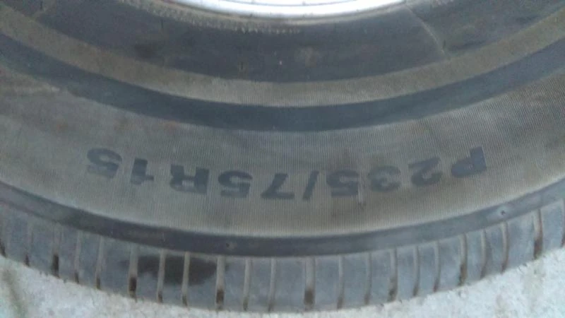 Гуми с джанти Nokian 235/75R15, снимка 2 - Гуми и джанти - 28264688