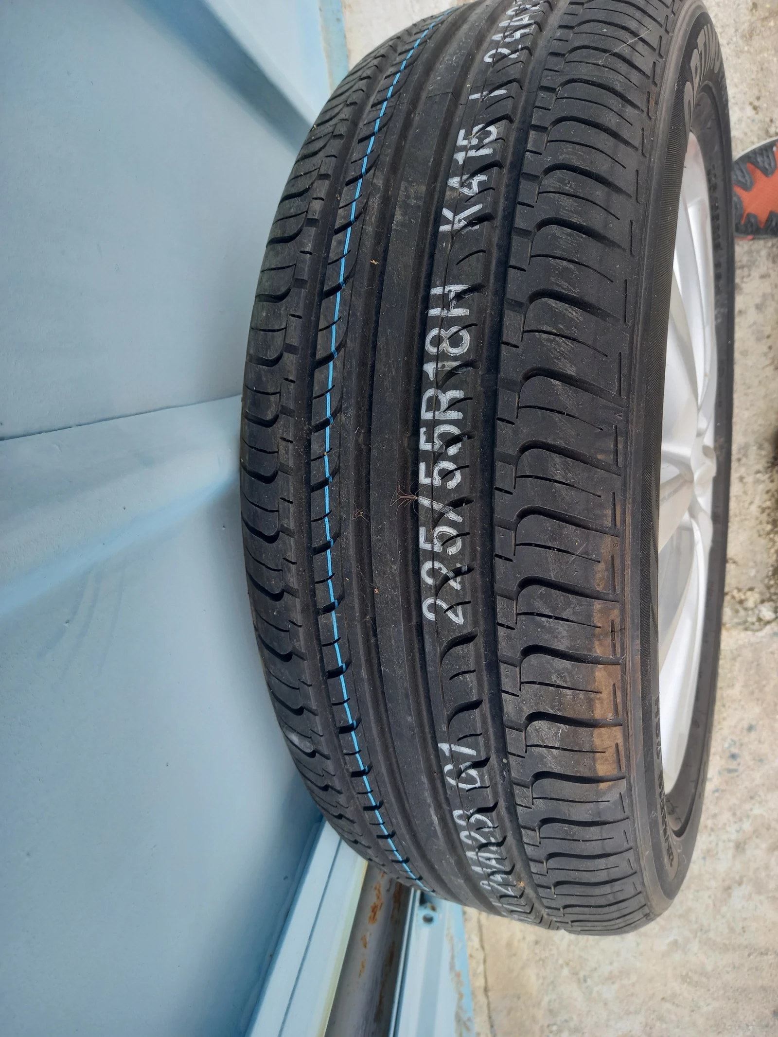Гуми с джанти Hankook 225/55R18, снимка 4 - Гуми и джанти - 54165680