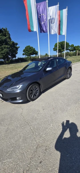Tesla Model S 