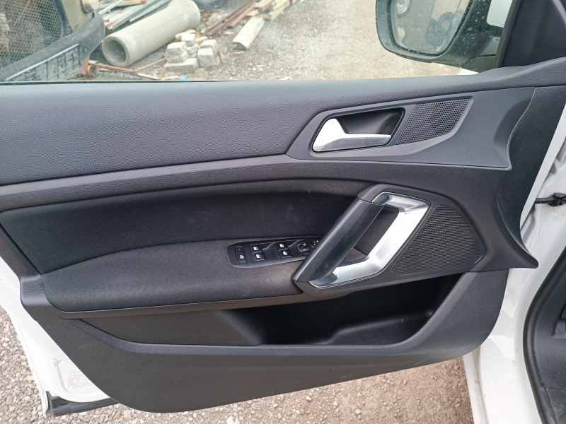 Peugeot 308 2015г. 1.6HDI NAVI PARKTRONIK EURO 6B, снимка 8 - Автомобили и джипове - 44555927