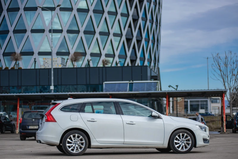 Volvo V60, снимка 6 - Автомобили и джипове - 48854076