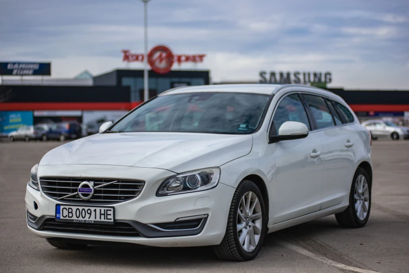 Volvo V60, снимка 1 - Автомобили и джипове - 48854076